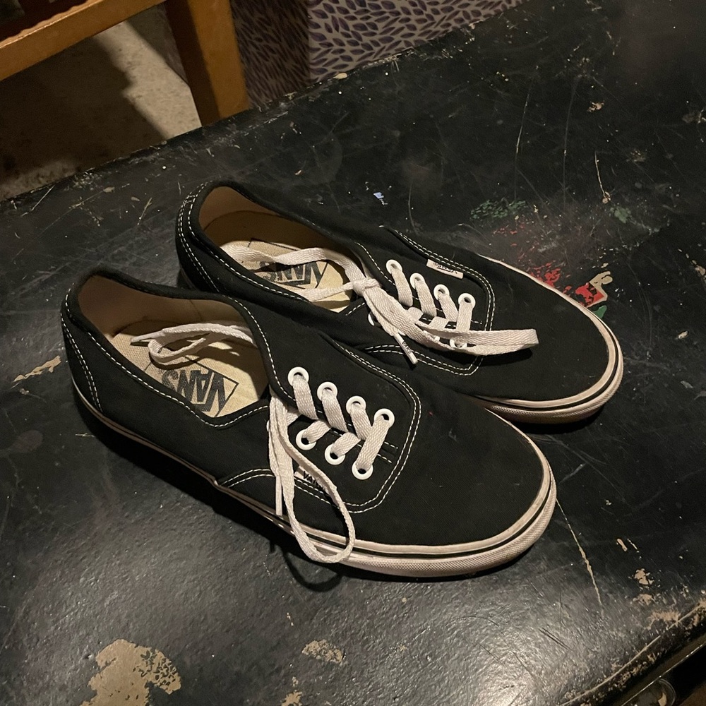 Black/White Vans - Authentics